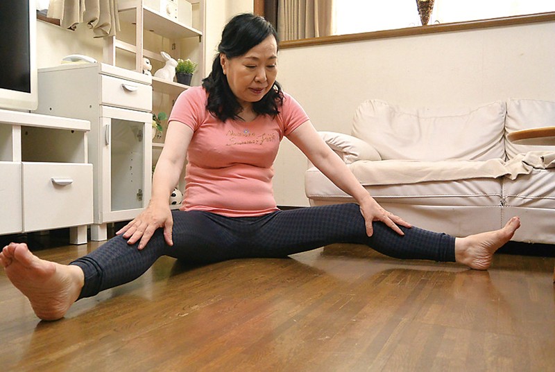 祖母の誕生日にマッサージ師を呼んで性感マッサージをさせたら…M・J(70) 城美香