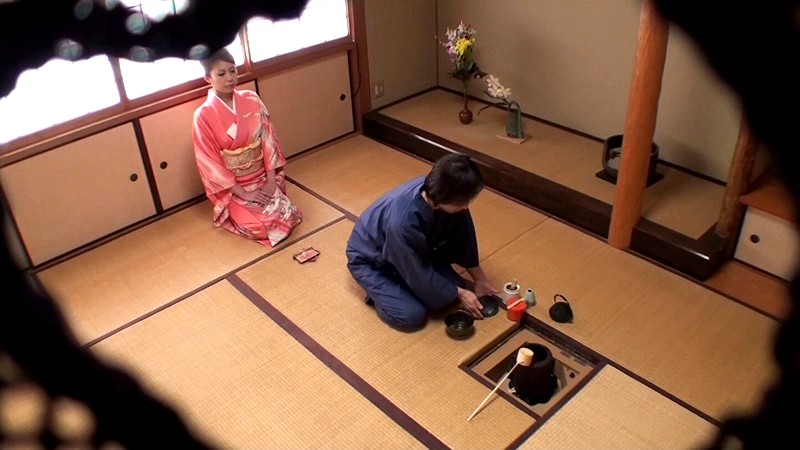 茶道教室に通う若妻 貞淑そうに見えて実は!?