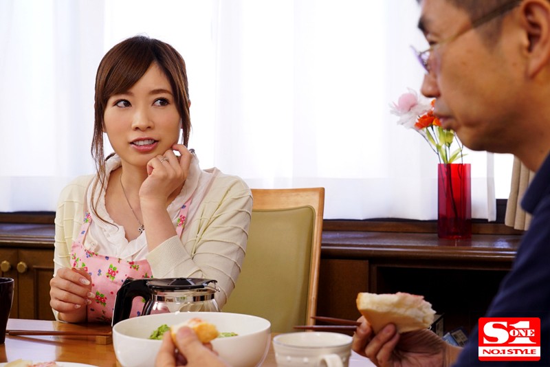 巨乳人妻が旦那に内緒でハマった快楽オイルマッサージ 奥田咲