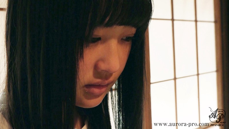 「小父さん、もう許して...ウチに帰して...。私の小さいアソコにそんな太くて大きいモノを挿れられたら...ホントに壊れちゃうからっ...」 桃井りの