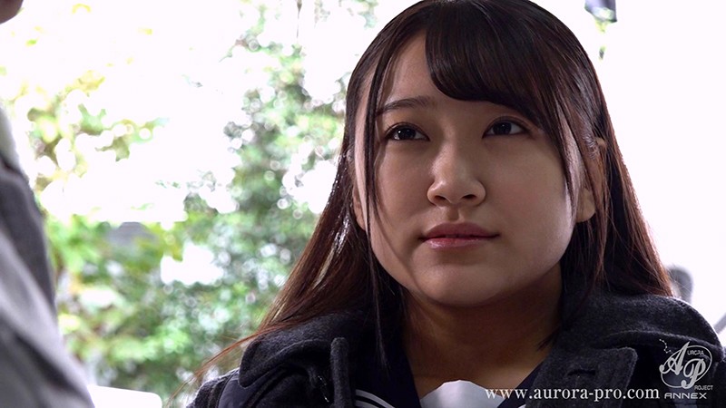下卑た小父さんたちに輪されるって蕩けちゃう... 私、加齢臭を嗅いだだけで、息が荒くなって濡れてくるんです... 姫咲はな