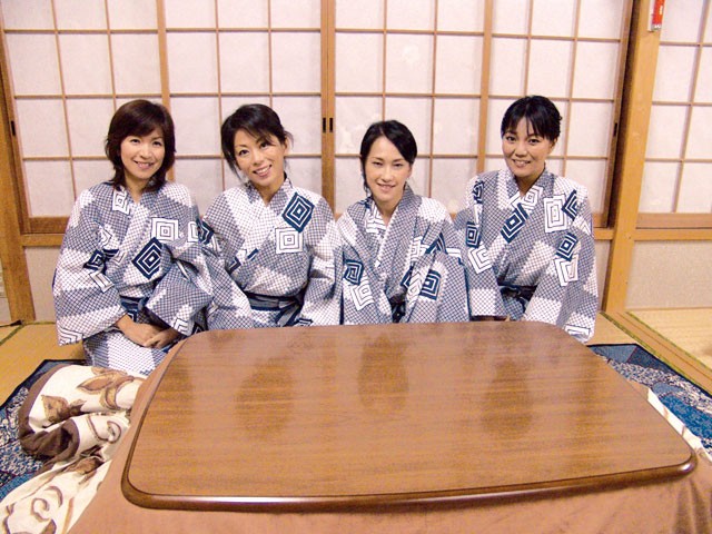 秘湯巡りで出会ったどスケベおばちゃん4人衆 熟女大乱交温泉 (DOD)
