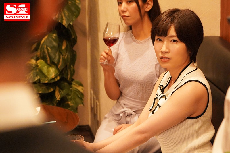 目覚めたら元カレが横に…-同窓会NTR- 夫を忘れハメをはずした絶倫人妻の一夜。 奥田咲