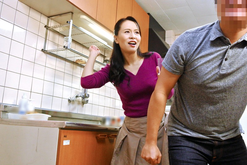 突然息子に襲われてパニックの母を急襲!!!4時間