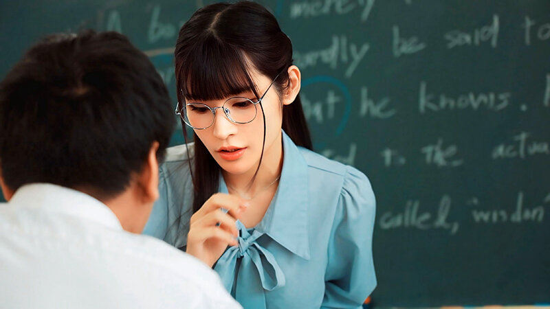 高嶺の花だと思っていたさくらせんせいは…実はおチ〇ポ調●が趣味のド変態だった!誰かが近くにいる状況で密着囁き罵倒で男の反応を楽しみチ〇ポがバカになるくらい何回も射精させて弄ぶ! 胡桃さくら